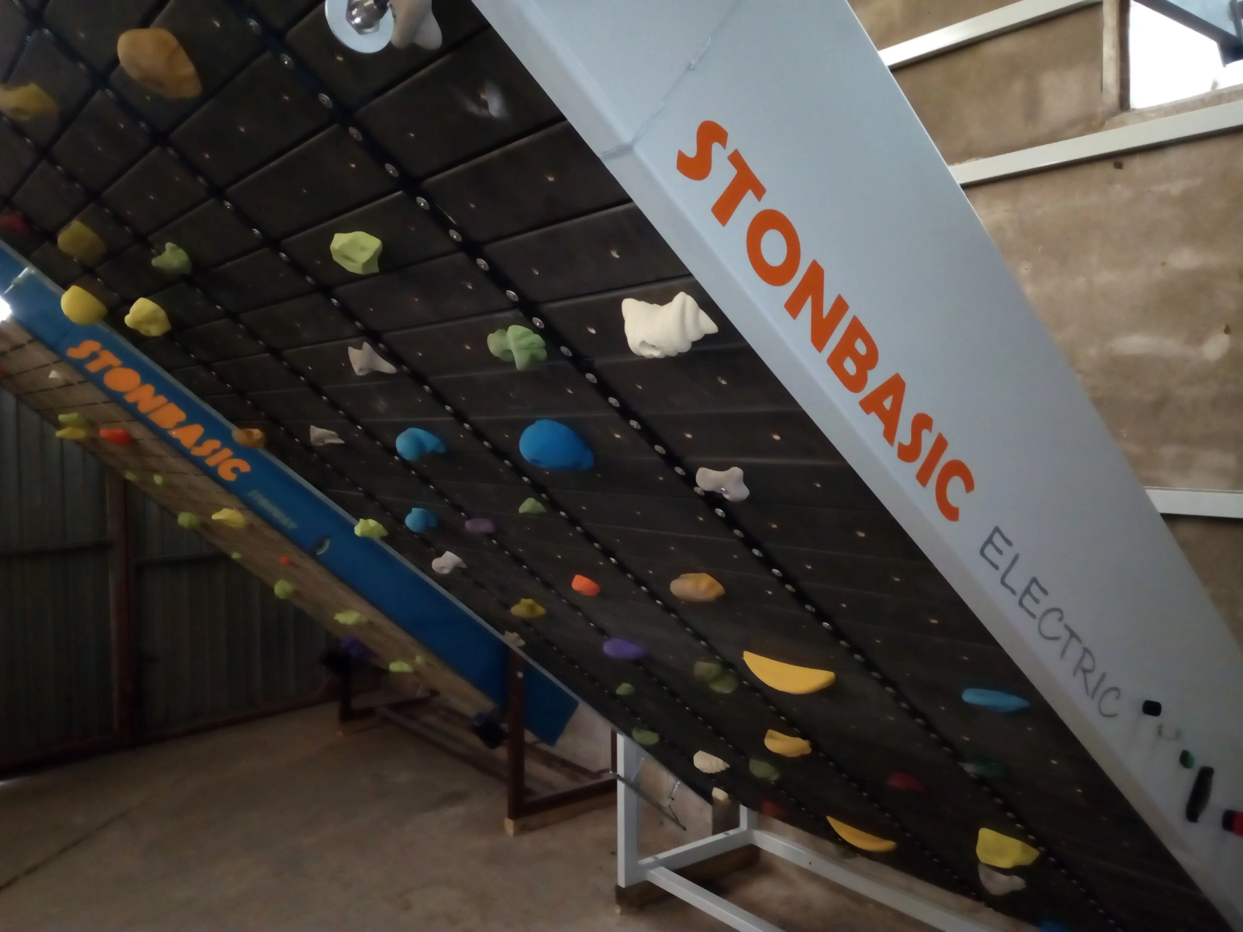 Máquina de escalada STONBASIC ELECTRIC